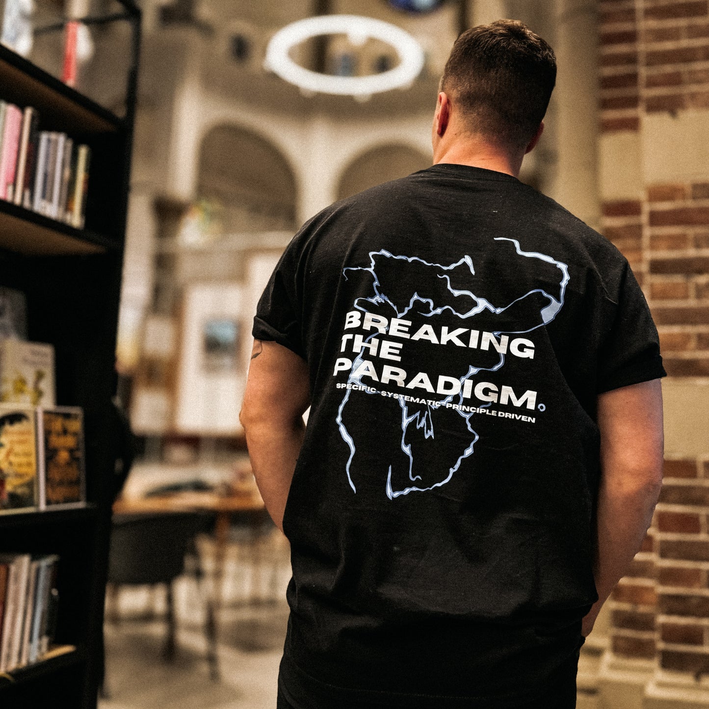 Breaking the Paradigm T-shirt - zwart